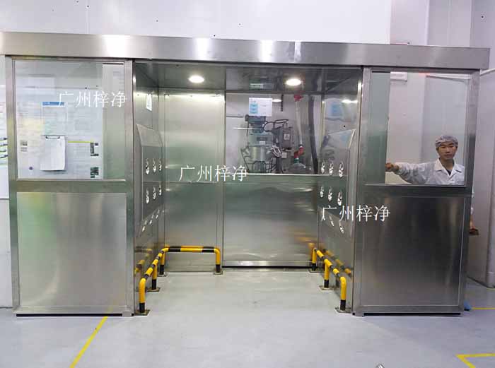 風(fēng)淋室和貨淋室安裝場(chǎng)地需地面平整的詳細(xì)說明